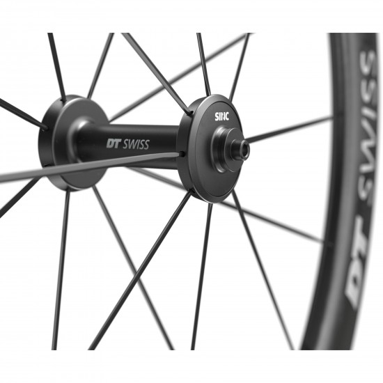 DT Swiss ARC 1100 DICUT wheel, carbon clincher 48 x 17 mm rim, front DT Swiss ARC 1100 DICUT wheel, carbon clincher 48 x 17 mm rim, front