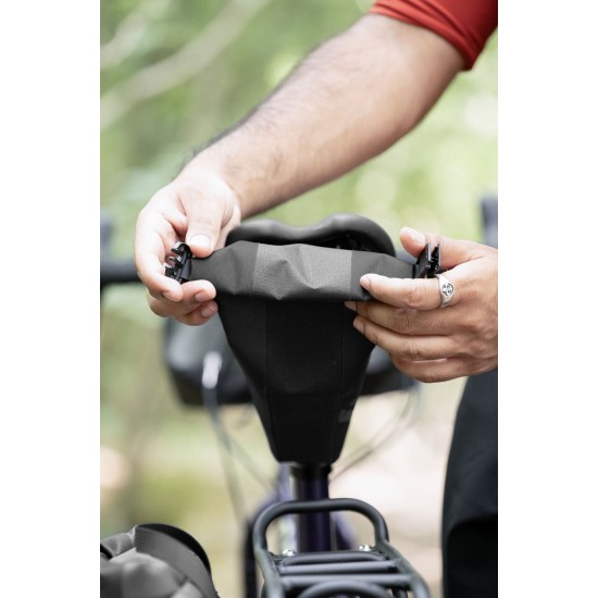 Madison Roam Waterproof Small 0.5L Saddle Bag - black Madison Roam Waterproof Small 0.5L Saddle Bag - black