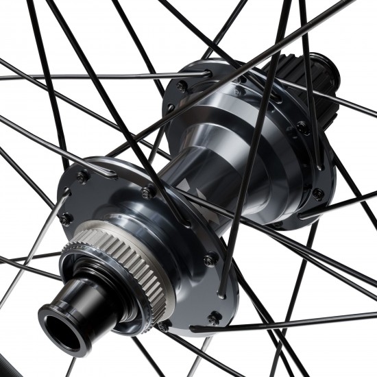 Shimano XT M8200 27.5 in (650b) XT wheel, 12-speed, 12x148mm, Center Lock disc, rear Shimano XT M8200 27.5 in (650b) XT wheel, 12-speed, 12x148mm, Center Lock disc, rear