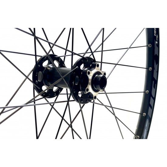 CD Wheel Mach1 29.0 Front Wheel – Sealed M15 Bolt-Thru Hub / 35mm Disc Rim – Black